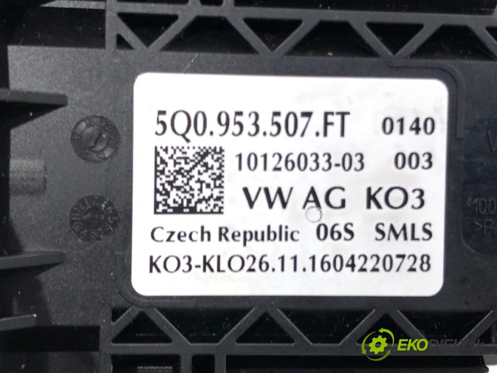 VW GOLF VII liftback 2016 81 kW 1.6 TDI 1598 Prepínač kombinovaný 5Q0953507FT (Prepínacie páčky pod volantom)