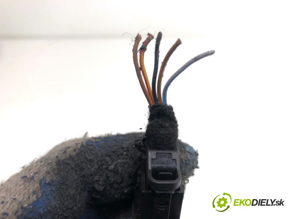 AUDI A6 C6 sedan 2006 103 kW 2.0 TDI 1968 Spínač svetiel výstražných (núdzových) 4F0941509 (Prepínacie páčky pod volantom)