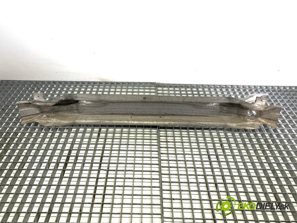 AUDI A6 C6 sedan 2006 103 kW 2.0 TDI 1968 výztuha nárazníka přední část  (Přední výztuha)
