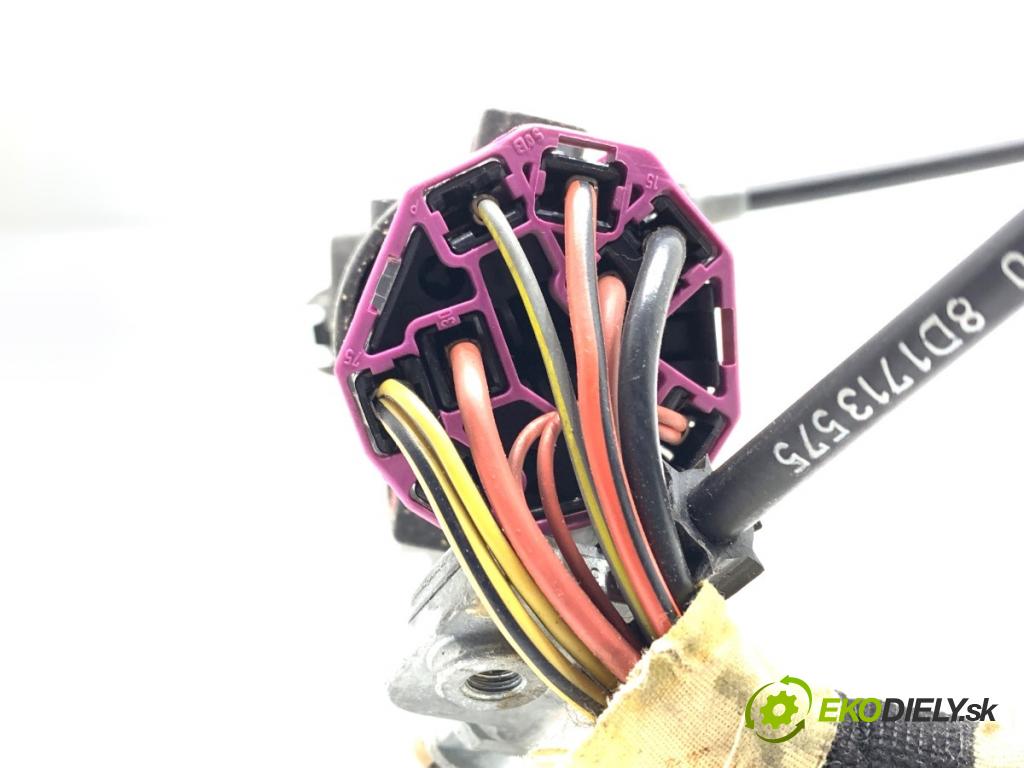 AUDI A6 C5 sedan 1999 121 kW 2.4 quattro 2393 spinačka 4B0905851B (Spínacia skrinka)