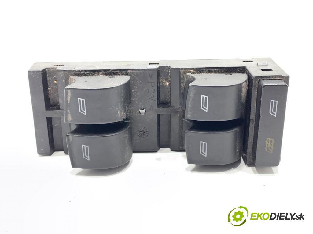 AUDI A6 C5 sedan 1999 121 kW 2.4 quattro 2393 Prepínač okien 4B0959851 (Prepínacie páčky pod volantom)