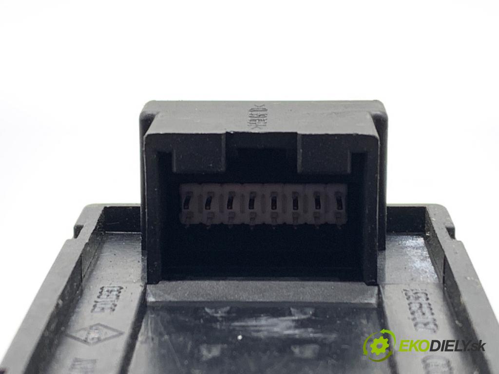 AUDI A6 C5 sedan 1999 121 kW 2.4 quattro 2393 Prepínač okien 4B0959851 (Prepínacie páčky pod volantom)