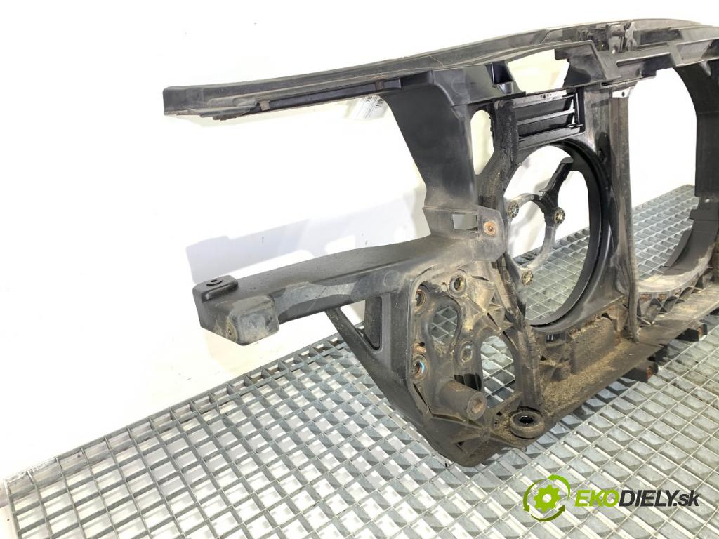 AUDI A6 C5 sedan 1999 121 kW 2.4 quattro 2393 držák přední část  (Přední výztuha)