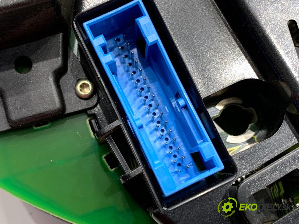 AUDI A6 C5 sedan 1999 121 kW 2.4 quattro 2393 Prístrojovka 4B0919881AX (Prístrojová doska)