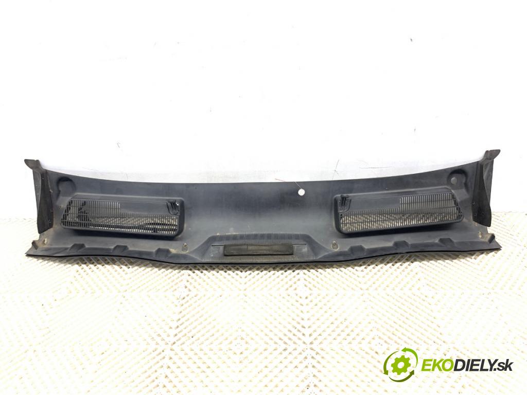 FORD KUGA I SUV 2008 100 kW 2.0 TDCi 1997 torpédo plast pod čelní okno  (Plast pod čelním sklem)