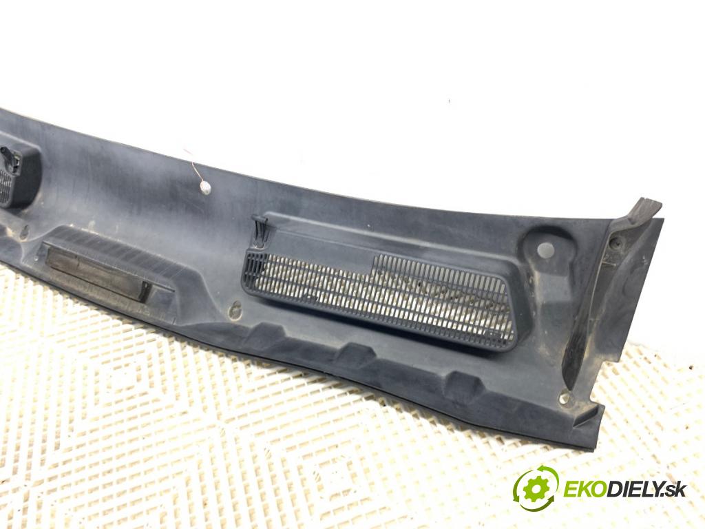 FORD KUGA I SUV 2008 100 kW 2.0 TDCi 1997 torpédo plast pod čelní okno  (Plast pod čelním sklem)
