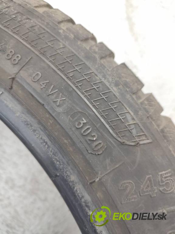 --- --- PNEUMATIKY: VÍCENÁ SEZÓNA: 245/40 18" KLEBER