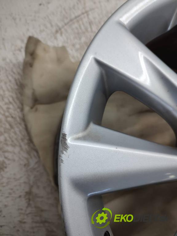 TOYOTA AURIS II Kombi  97 kW 1.6 (ZRE185_) 1598 disk 16 7J ET40 5X114,3 60,1