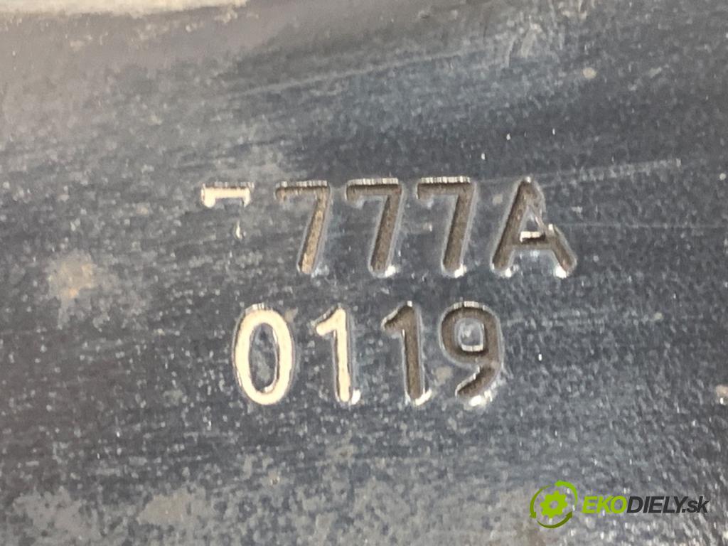 OPEL ASTRA K liftback 2019 110 kW 1.4 Turbo (68) 1399 rameno pravý přední část