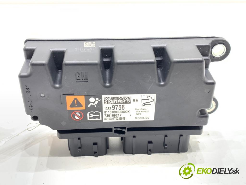 OPEL ASTRA K liftback 2019 110 kW 1.4 Turbo (68) 1399 senzor airbag 13529756 (Snímač)