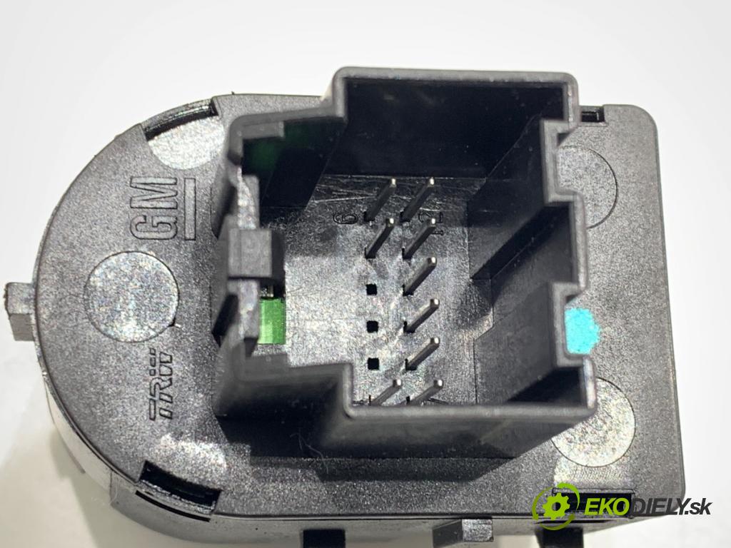 OPEL ASTRA K liftback 2019 110 kW 1.4 Turbo (68) 1399 Prepínač nastavenia spätných zrkadiel 22934609 (Prepínacie páčky pod volantom)