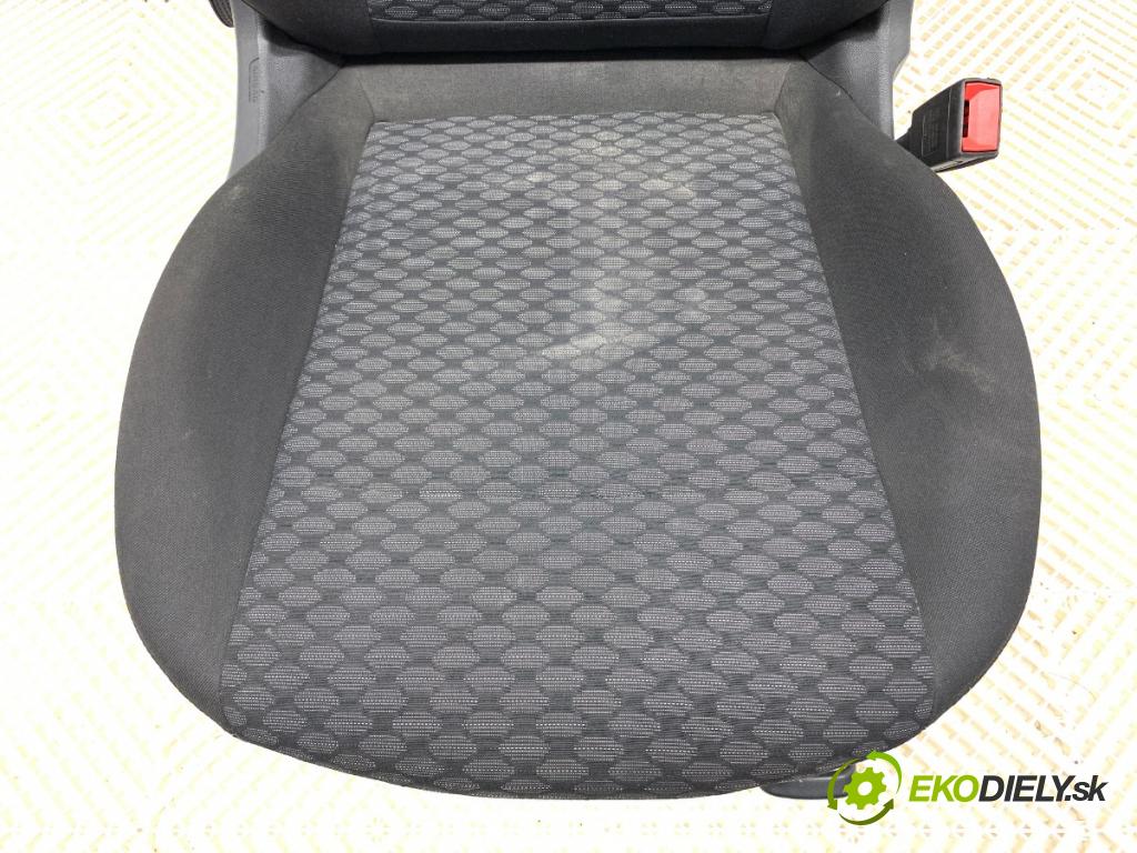 OPEL ASTRA K liftback 2019 110 kW 1.4 Turbo (68) 1399 Sedadlo pravy predný