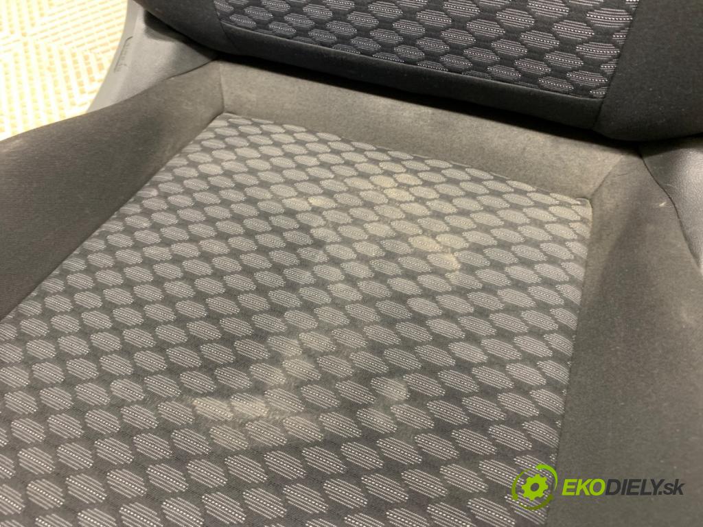 OPEL ASTRA K liftback 2019 110 kW 1.4 Turbo (68) 1399 Sedadlo pravy predný