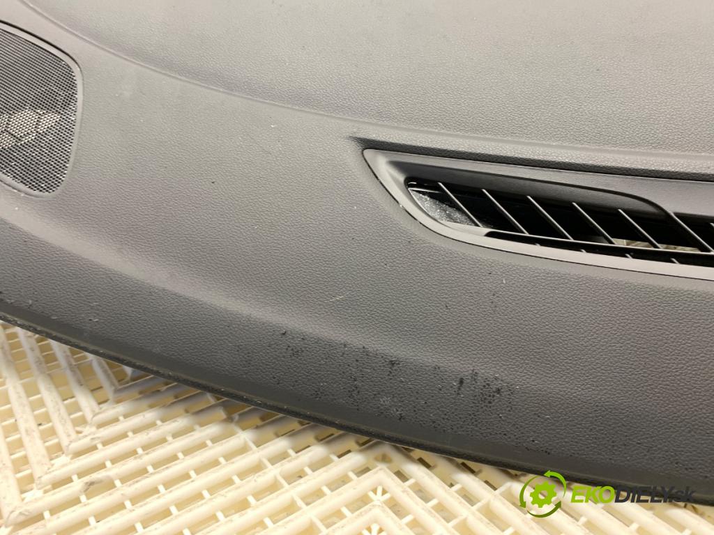 OPEL ASTRA K liftback 2019 110 kW 1.4 Turbo (68) 1399 Palubná doska silentbloku pasy