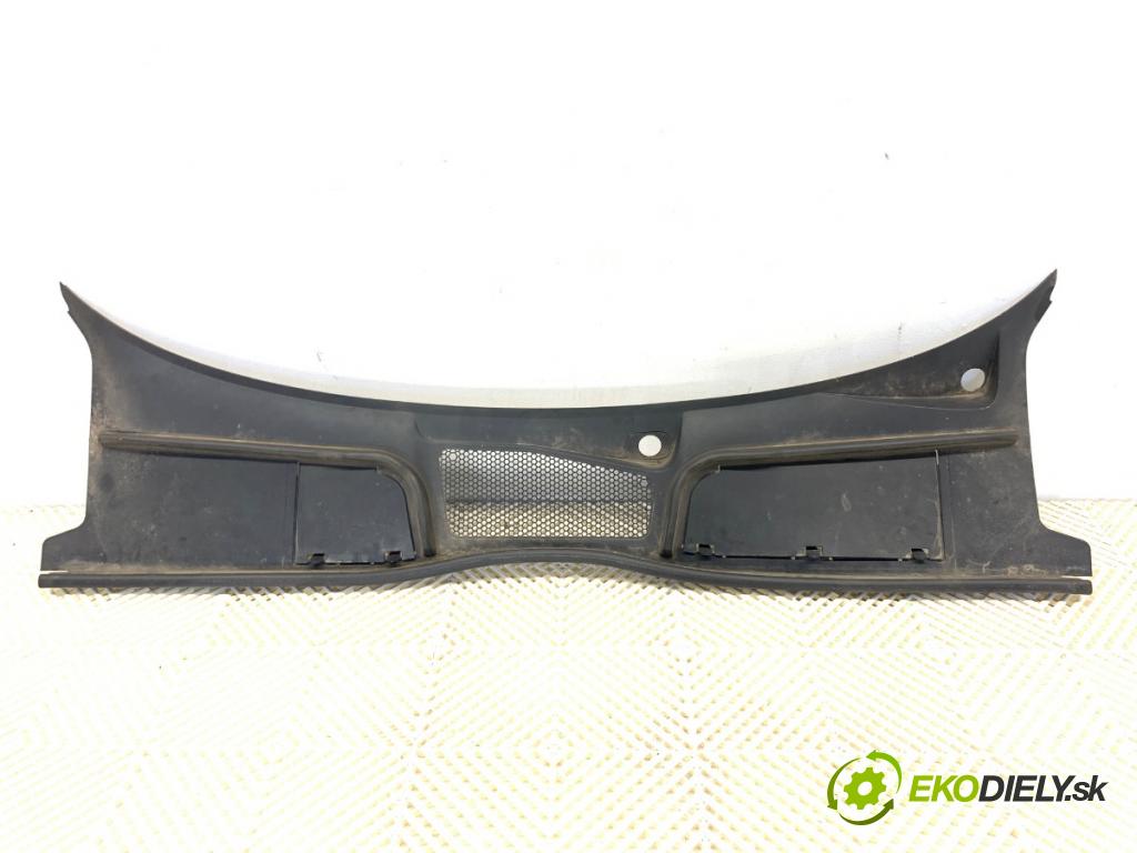 AUDI A5 F5 coupe 2017 140 kW 2.0 TDI 1968 torpédo plast pod čelní okno 8W1819403 (Plast pod čelním sklem)