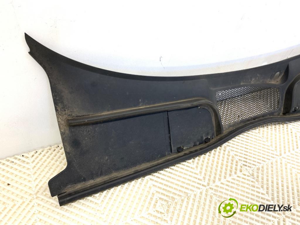 AUDI A5 F5 coupe 2017 140 kW 2.0 TDI 1968 torpédo plast pod čelní okno 8W1819403 (Plast pod čelním sklem)