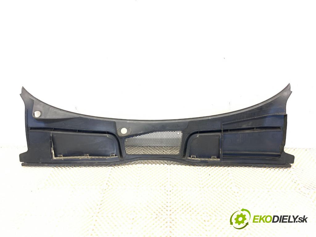 AUDI A5 F5 coupe 2017 140 kW 2.0 TDI 1968 torpédo plast pod čelní okno 8W1819403 (Plast pod čelním sklem)