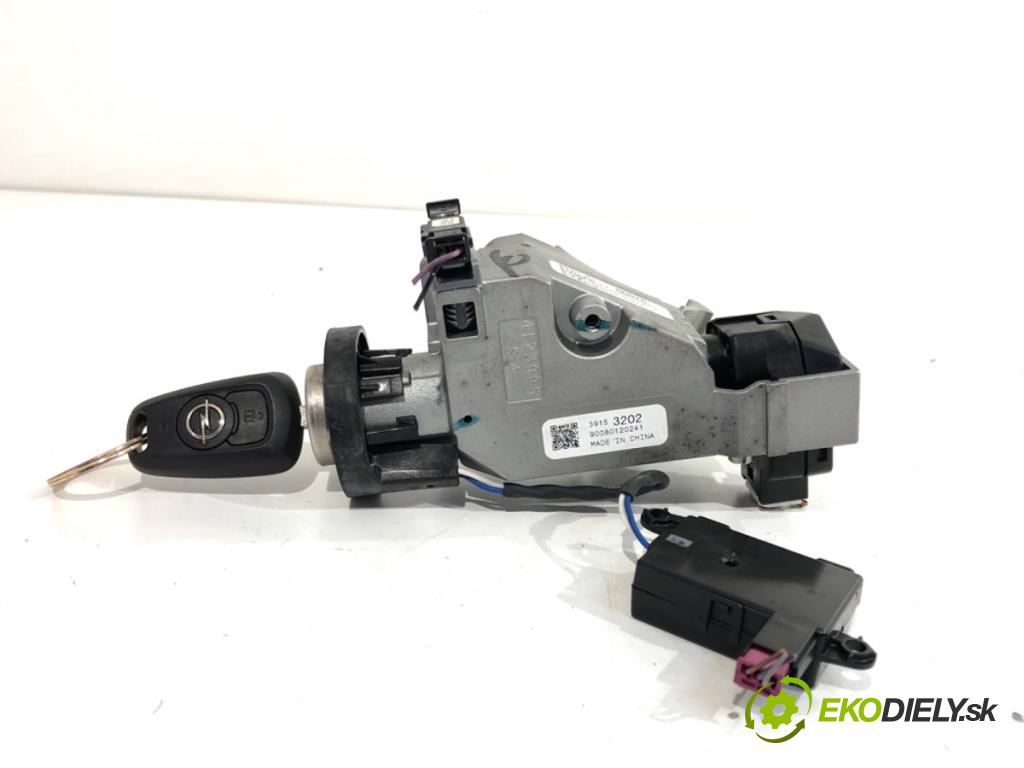 OPEL ASTRA K liftback 2019 110 kW 1.4 Turbo (68) 1399 spinačka 39153202 (Spínacia skrinka)