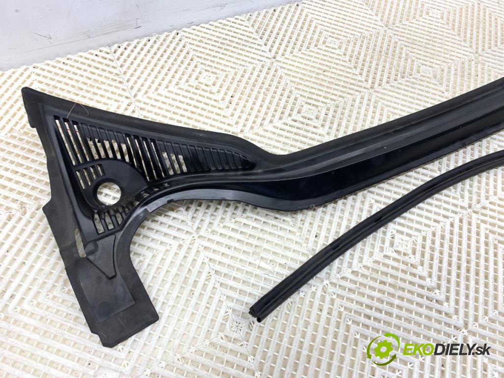 CITROEN C5 III Kombi 2012 120 kW 2.0 HDi 165 1997 torpédo plast pod čelní okno 9681057880 (Plast pod čelním sklem)