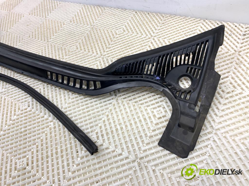 CITROEN C5 III Kombi 2012 120 kW 2.0 HDi 165 1997 torpédo plast pod čelní okno 9681057880 (Plast pod čelním sklem)