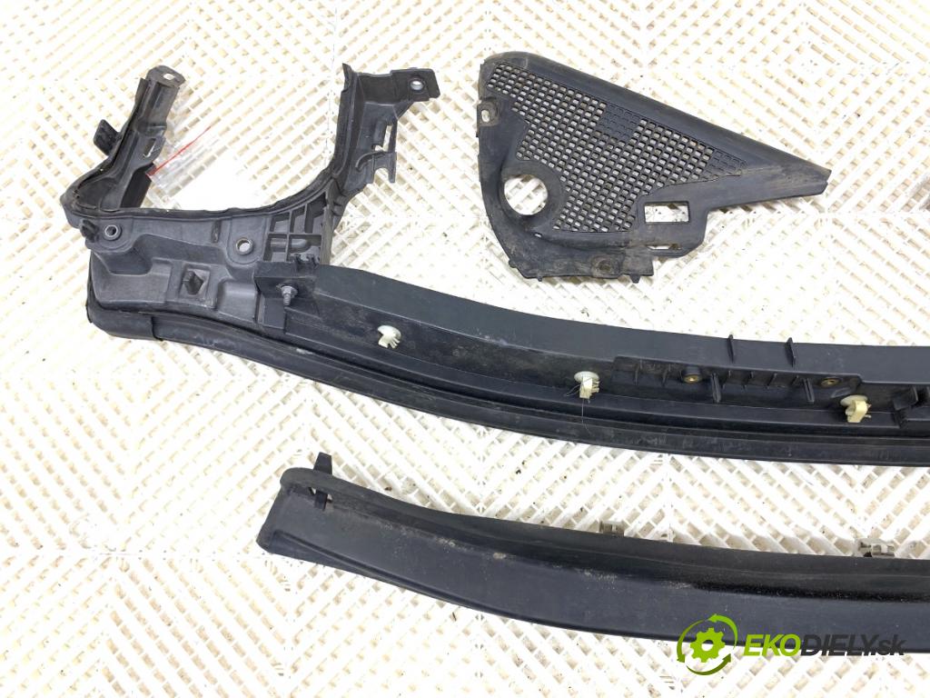 RENAULT SCENIC III nadwozie wielkoprzestrzenne (MPV) 2012 81 kW 1.6 16V (JZ0U, JZ1B) 1598 torpédo plast pod čelní okno  (Plast pod čelním sklem)