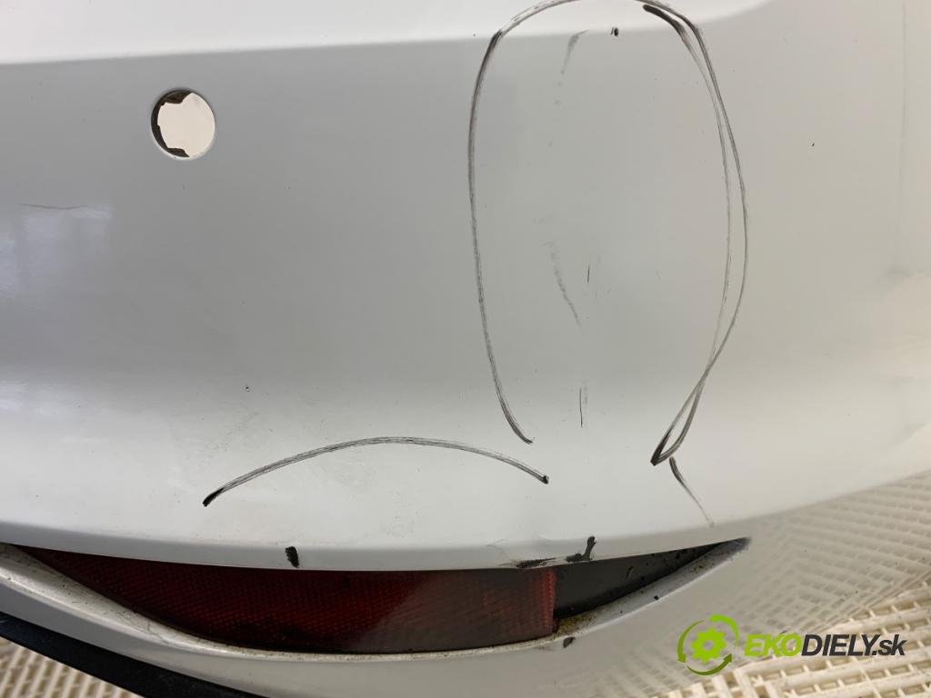 VW GOLF VII Kombi 2016 81 kW 1.6 TDI 1598 Nárazník zad LC9A (Kľučka dverí ostatné)