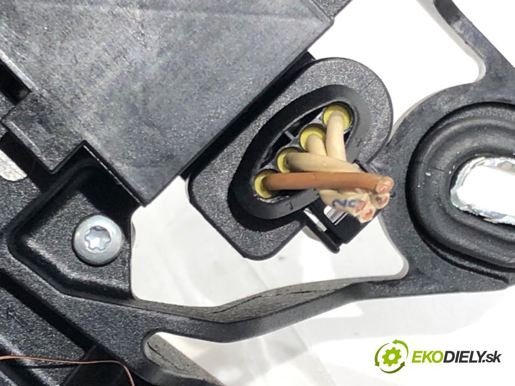 VW GOLF V liftback 2007 77 kW 1.9 TDI 1896 Motor stieračov zad 1K6955711C