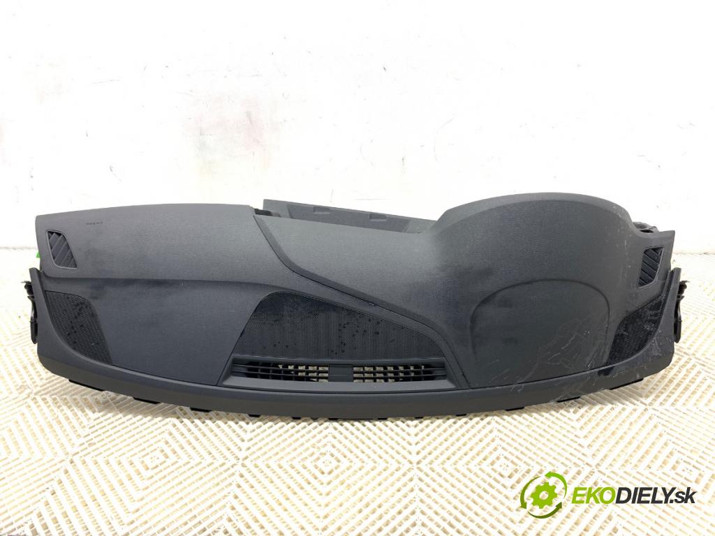 AUDI A5 F5 coupe 2017 140 kW 2.0 TDI 1968 palubní doska 8W1857001H (Palubní deska)