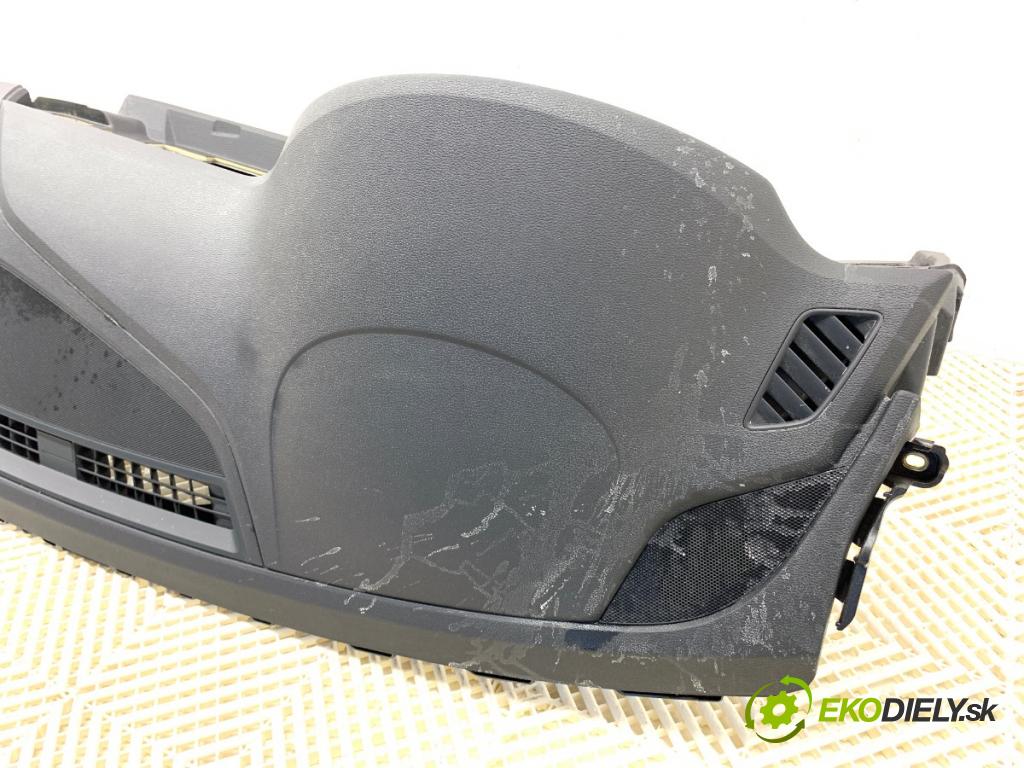 AUDI A5 F5 coupe 2017 140 kW 2.0 TDI 1968 palubní doska 8W1857001H (Palubní deska)