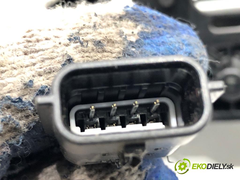 RENAULT CAPTUR I liftback 2018 87 kW 1.2 TCe 120 1197 Kľučka vonkajšia ľavy predný 806077201R