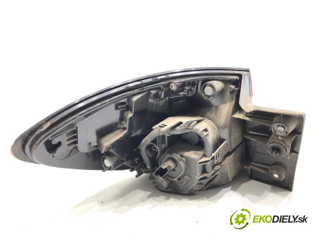 RENAULT CAPTUR I liftback 2018 87 kW 1.2 TCe 120 1197 Svetlo pravy zad