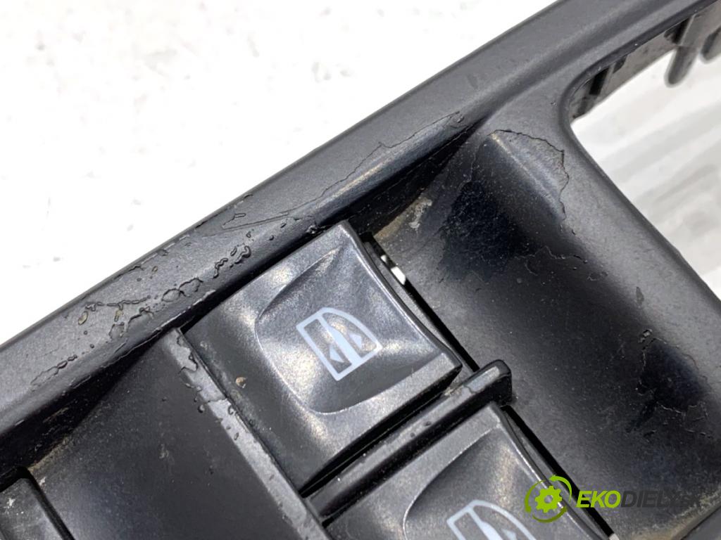 RENAULT CAPTUR I liftback 2018 87 kW 1.2 TCe 120 1197 Prepínač okien 254118722R (Prepínacie páčky pod volantom)