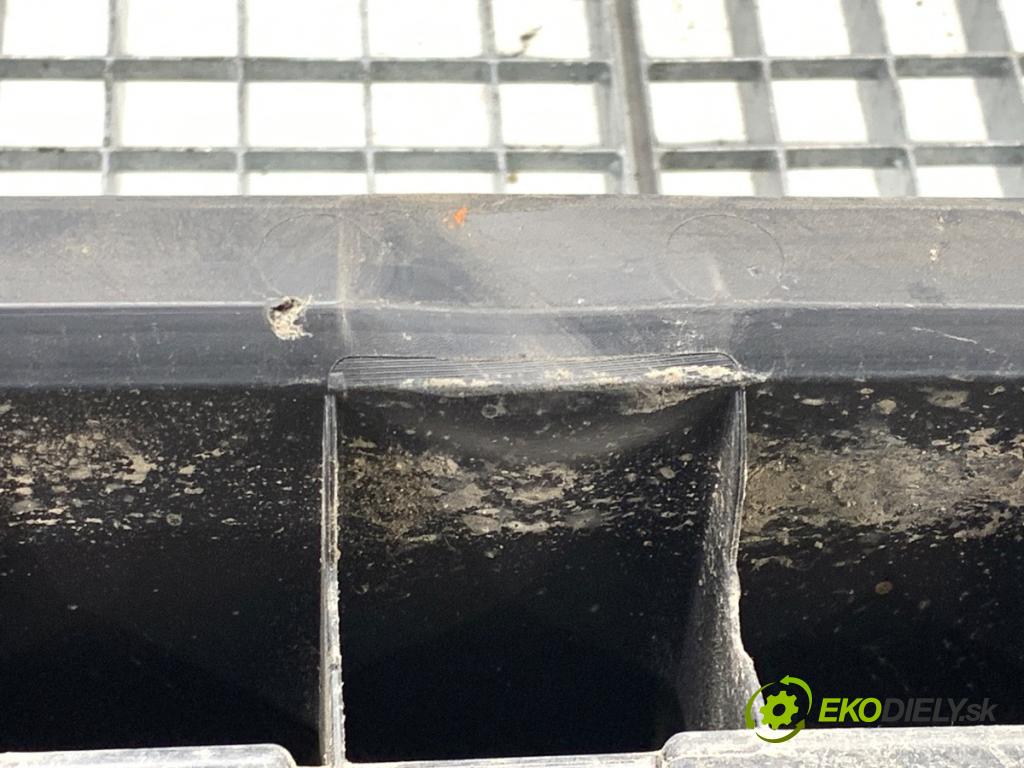 RENAULT CAPTUR I liftback 2018 87 kW 1.2 TCe 120 1197 výztuha nárazníka zadní část  (Zadní výztuha)