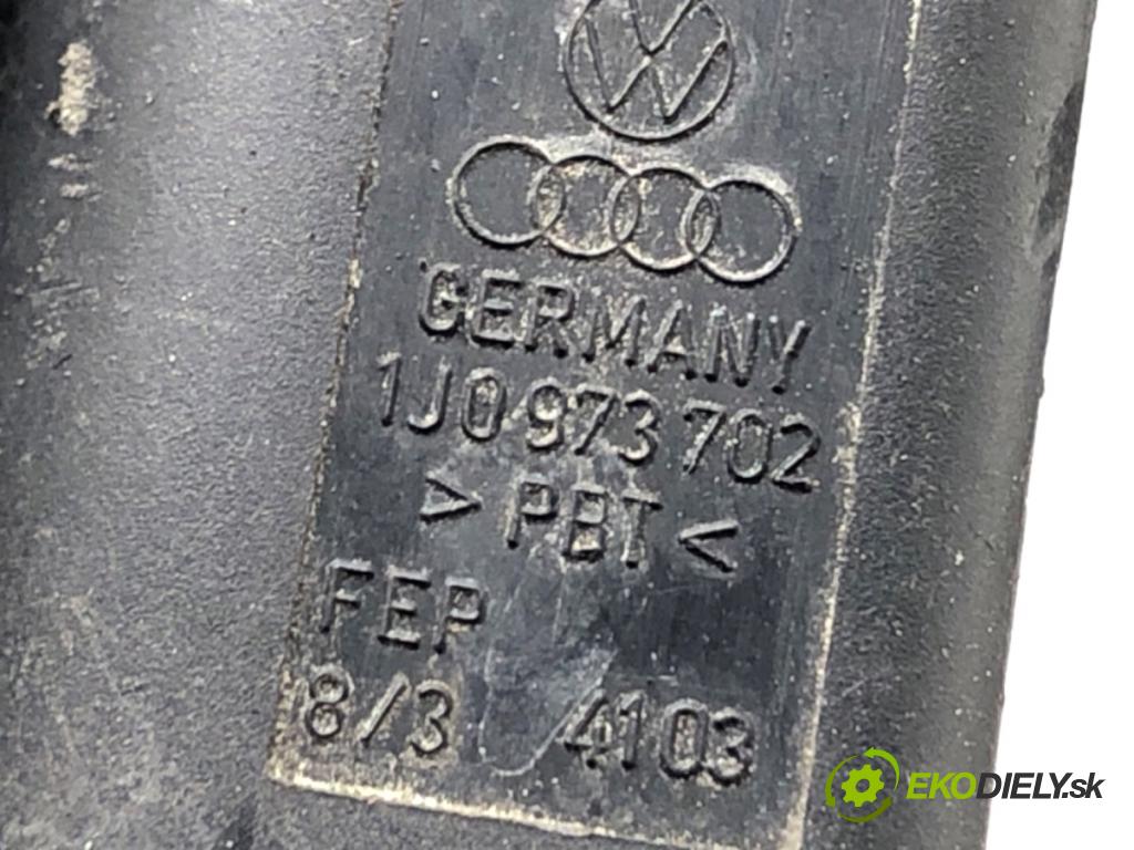 VW GOLF IV Kombi 2004 74 kW 1.9 TDI 1896 zámok kapoty predný