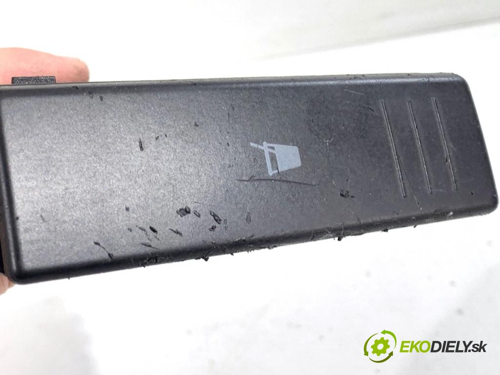 VW POLO IV 9N liftback 2003 47 kW 1.2 12V 1198 Držiak na nápoje 6Q0858602E (Držiak (úchyt) na nápoje)