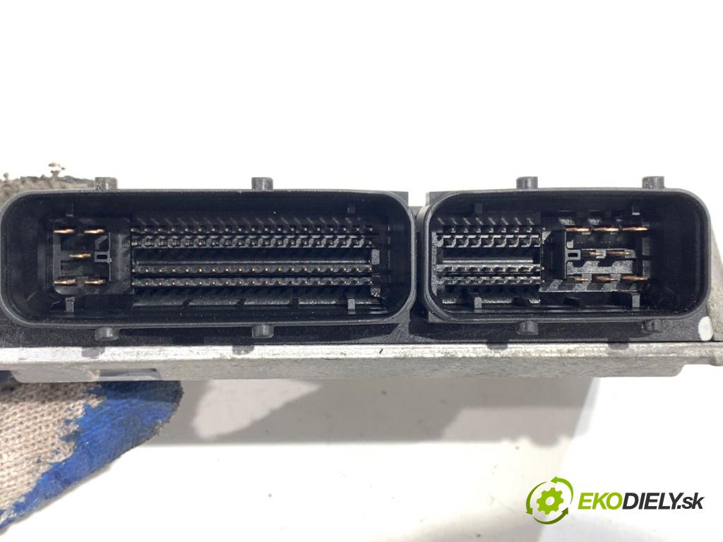 VW POLO IV 9N liftback 2003 47 kW 1.2 12V 1198 riadiaca jednotka Motor 03E906033L (Riadiaca jednotka)