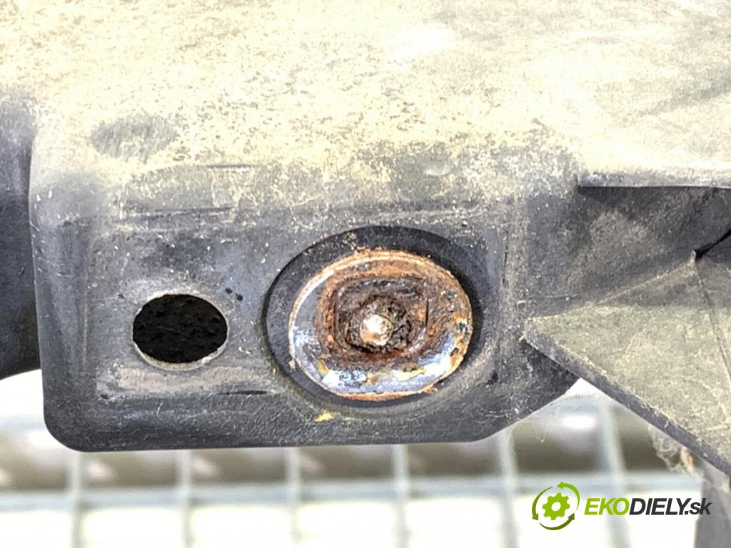 VW POLO IV 9N liftback 2003 47 kW 1.2 12V 1198 držák přední část  (Přední výztuha)