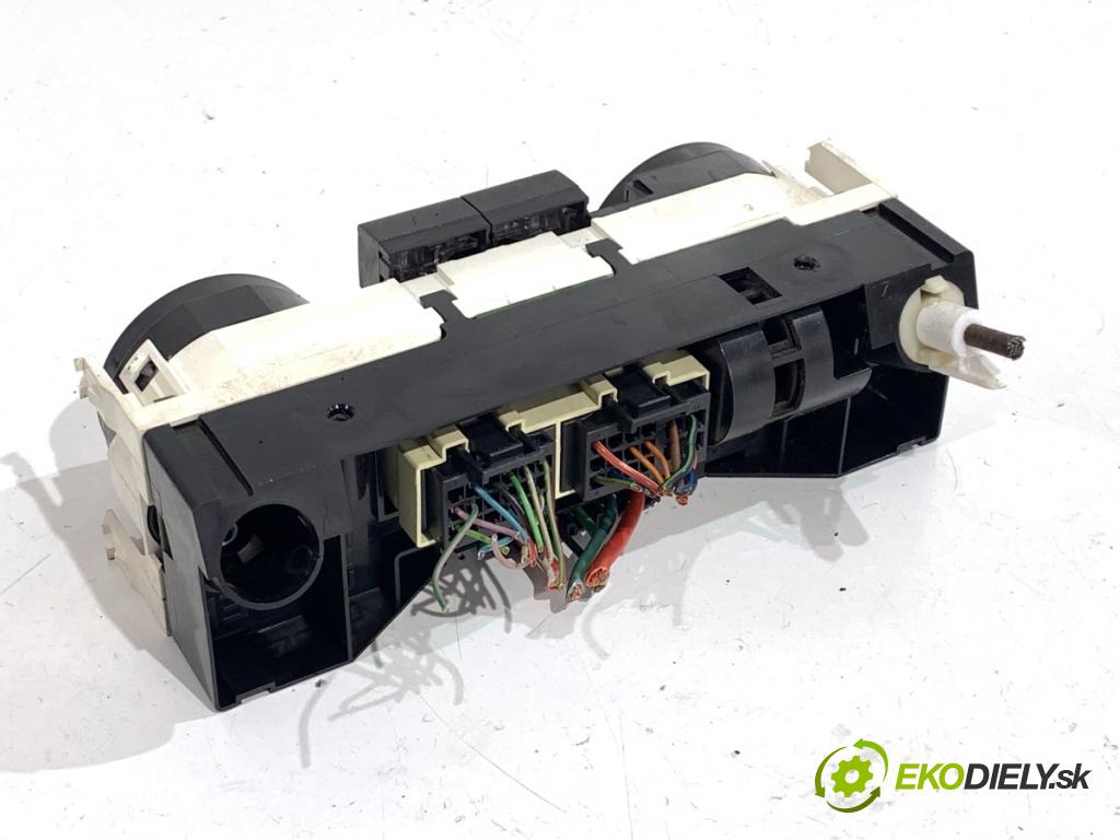 VW POLO IV 9N liftback 2003 47 kW 1.2 12V 1198 Panel ovládania kúrenia 6Q0820045E (Prepínacie páčky pod volantom)