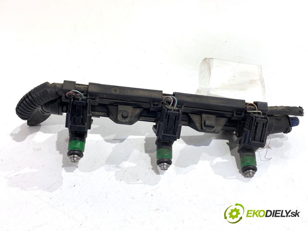 VW POLO IV 9N liftback 2003 47 kW 1.2 12V 1198 lišta vstřikovací 03E133320 (Vstřikovací lišta)