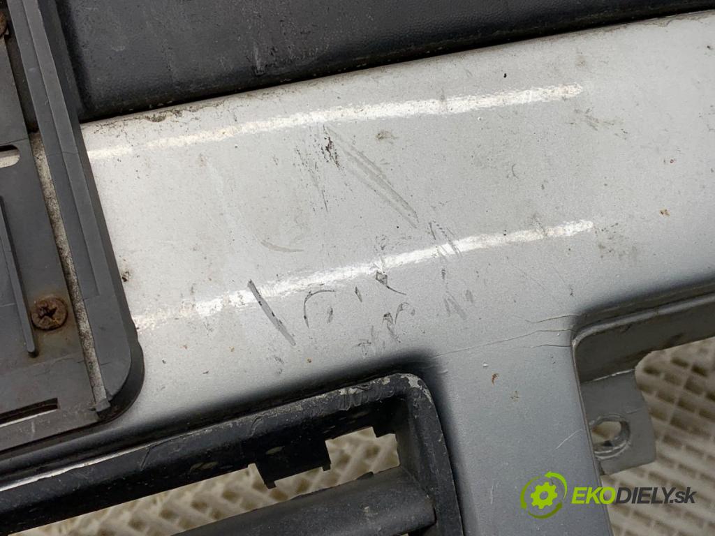 VW GOLF IV Kombi 2004 74 kW 1.9 TDI 1896 Nárazník predný  (Kľučka dverí ostatné)