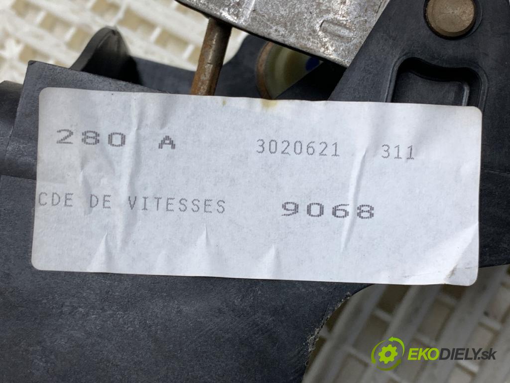 RENAULT SCÉNIC II nadwozie wielkoprzestrzenne (MPV) 2003 88 kW 1.9 dCi (JM0G, JM12, JM1G, JM2C) 1870 Kulisa (Rýchlostná páka (kulisa))