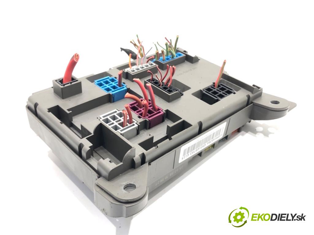 BMW E71 SUV 2013 180 kW xDrive 30 d 2993 skříňka poistková 6931687 (Pojistková skříňka)