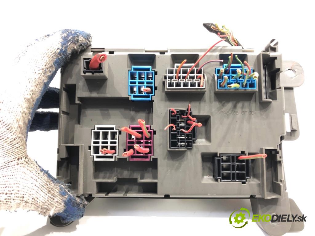 BMW E71 SUV 2013 180 kW xDrive 30 d 2993 skříňka poistková 6931687 (Pojistková skříňka)