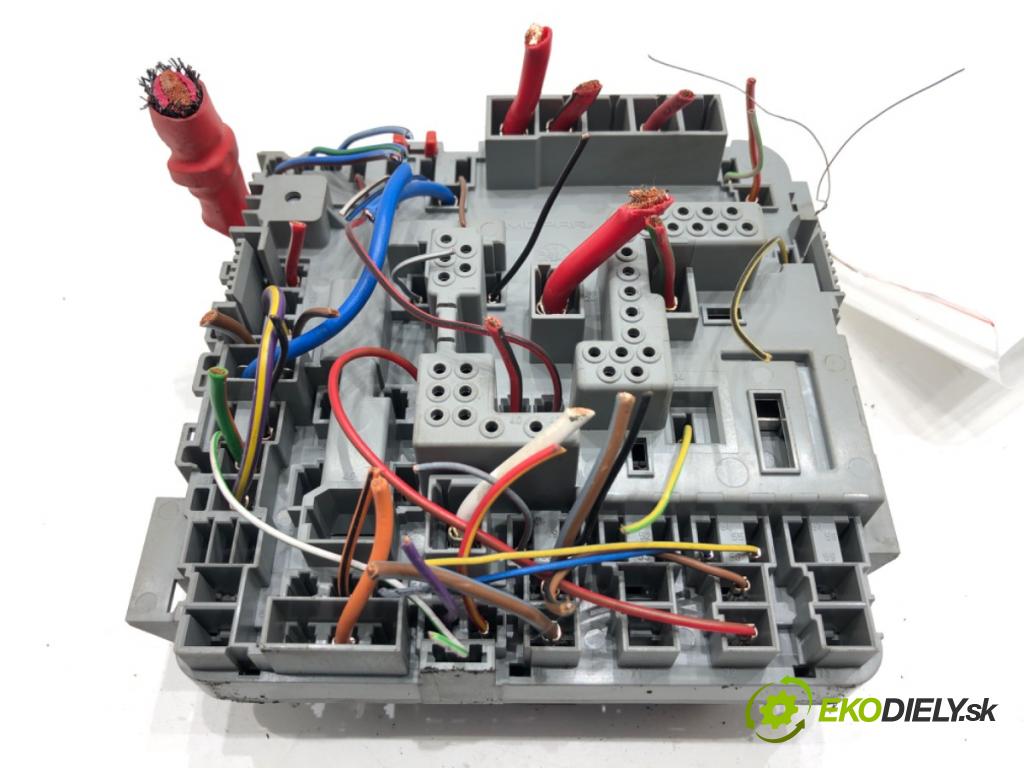 FIAT TIPO Kombi 2018 70 kW 1.4 (356WXA1B) 1368 skříňka poistková 52028777 (Pojistková skříňka)