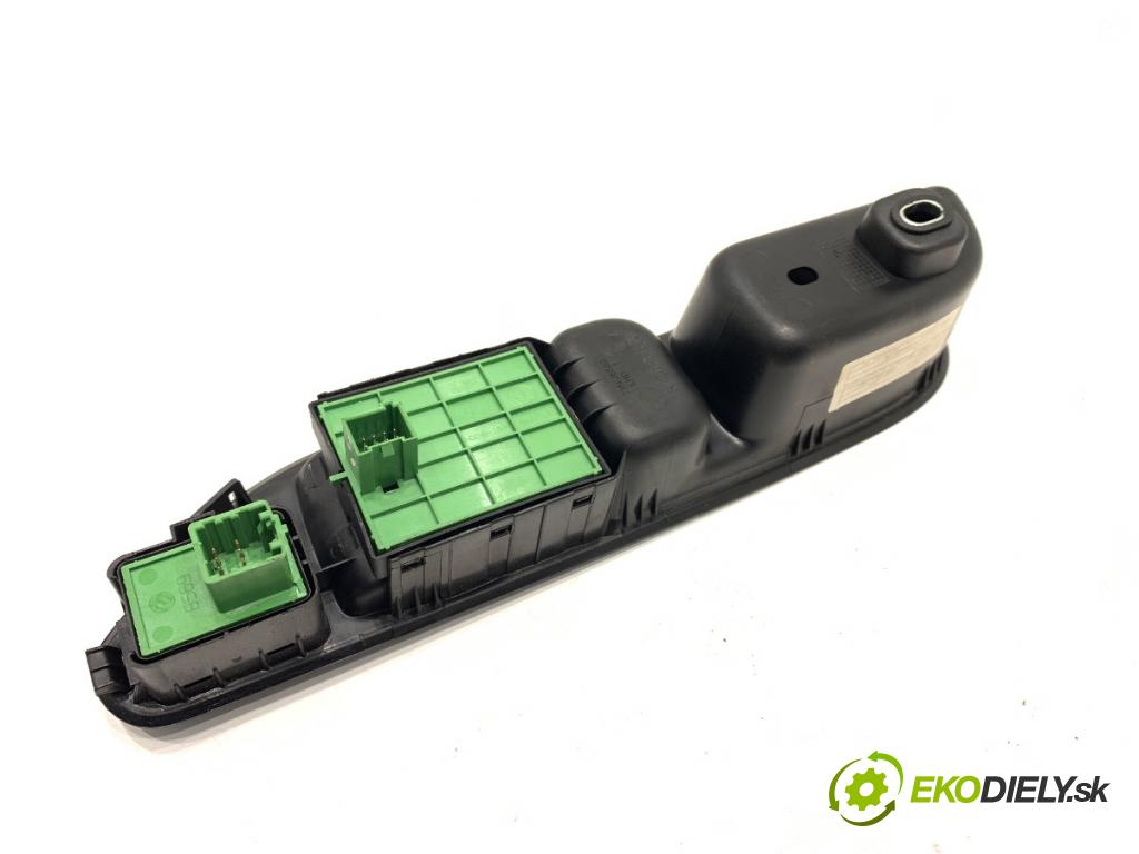 FIAT TIPO Kombi 2018 70 kW 1.4 (356WXA1B) 1368 Prepínač okien 7356399250E (Prepínacie páčky pod volantom)