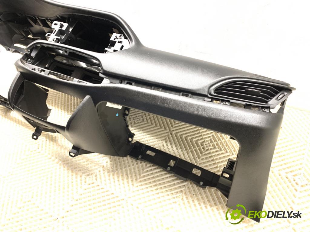 FIAT TIPO Kombi 2018 70 kW 1.4 (356WXA1B) 1368 palubní doska  (Palubní deska)