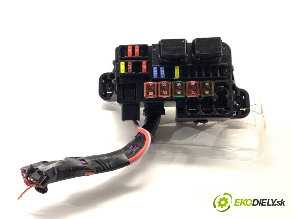 OPEL MOKKA SUV 2014 96 kW 1.7 CDTI (_76) 1686 Skrinka poistková  (Poistková skrinka)