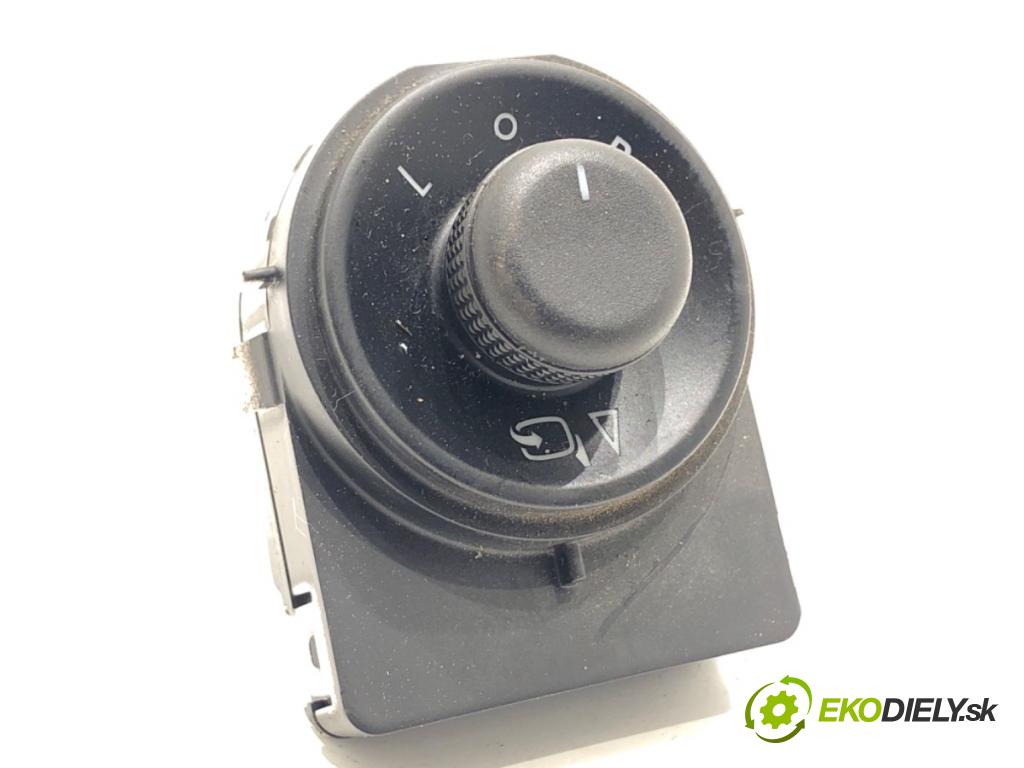OPEL MOKKA SUV 2014 96 kW 1.7 CDTI (_76) 1686 Prepínač nastavenia spätných zrkadiel 95034818 (Prepínacie páčky pod volantom)