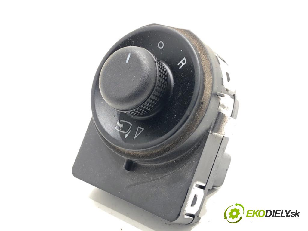 OPEL MOKKA SUV 2014 96 kW 1.7 CDTI (_76) 1686 Prepínač nastavenia spätných zrkadiel 95034818 (Prepínacie páčky pod volantom)