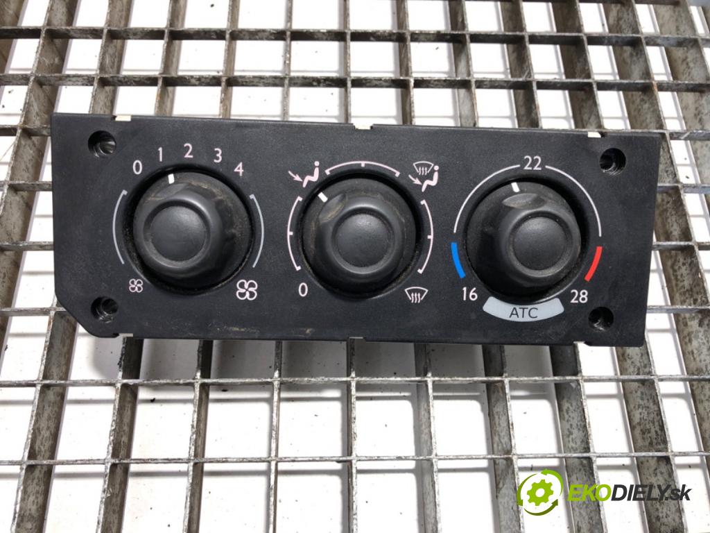 DAF XF Ciągnik siodłowy 2016 340 kW FT 460 340 kW [462 KM] olej napędowy 2012 - 2022 12900 Panel ovládania kúrenia 9001180 (Prepínacie páčky pod volantom)